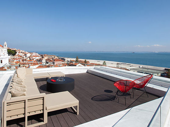 Terrasse à Alfama vue sur Lisbonne