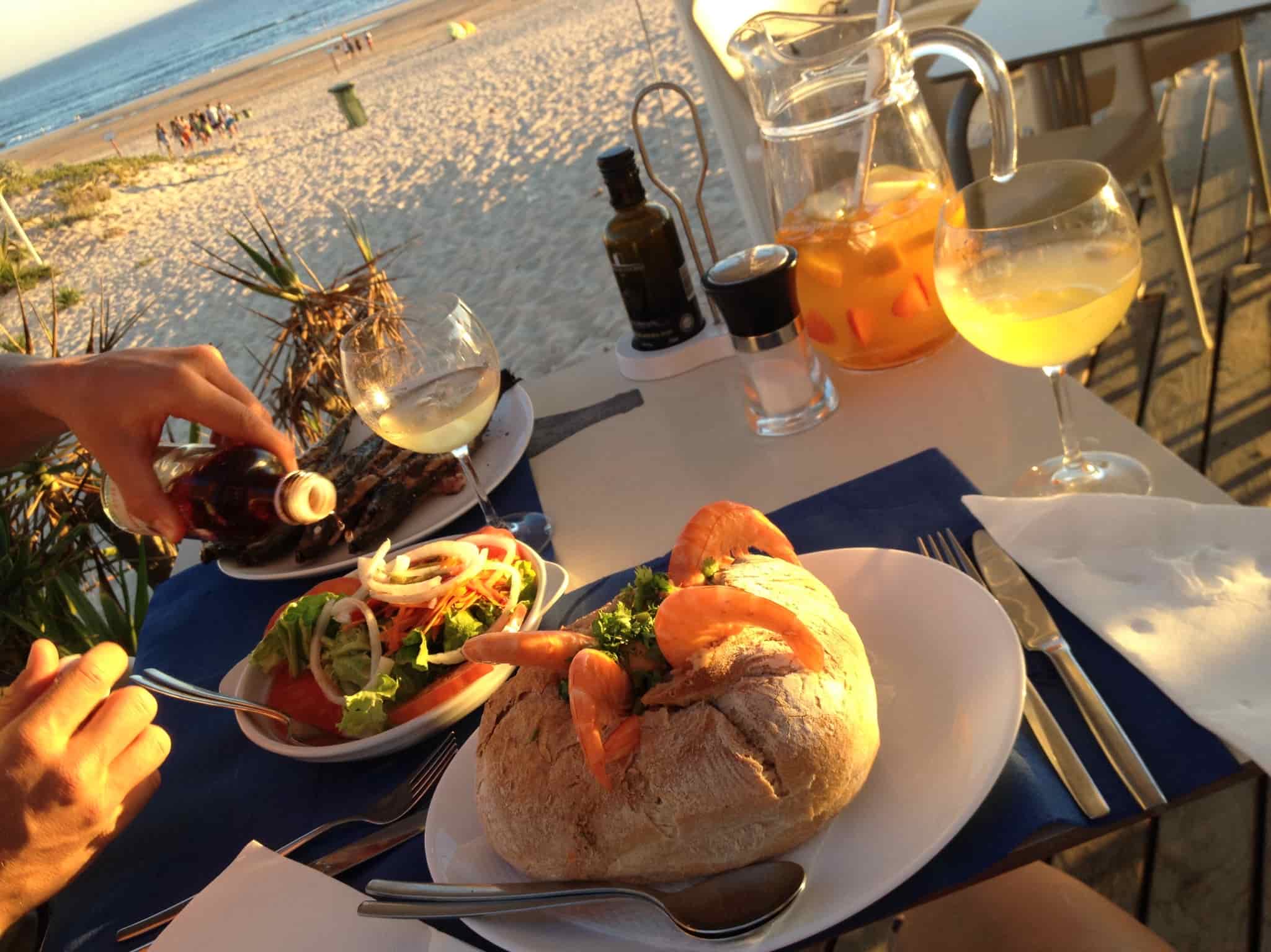 Repas sur la plage au Portugal