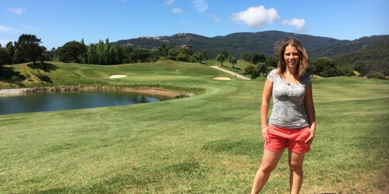 Virginie au golf au Portugal